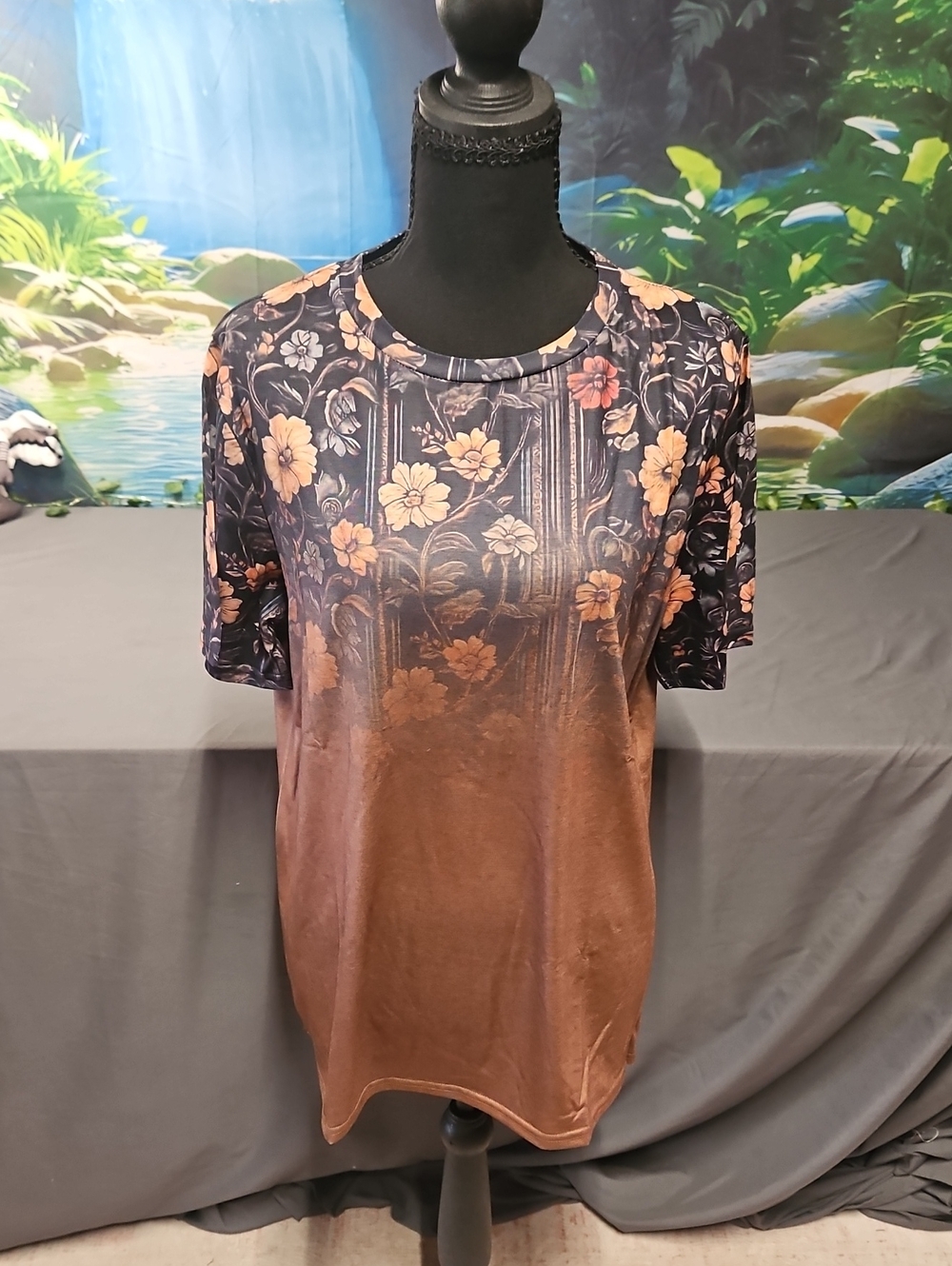 Floral Ombre Short Sleeve Tee in Navy and Brown